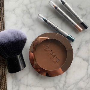 Wunder2 bronzer, brush and eyeliners